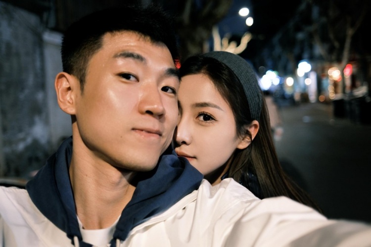 高诗岩妻子晒两人合照:库存碎片 日子怎么可能和谁过都一样呢