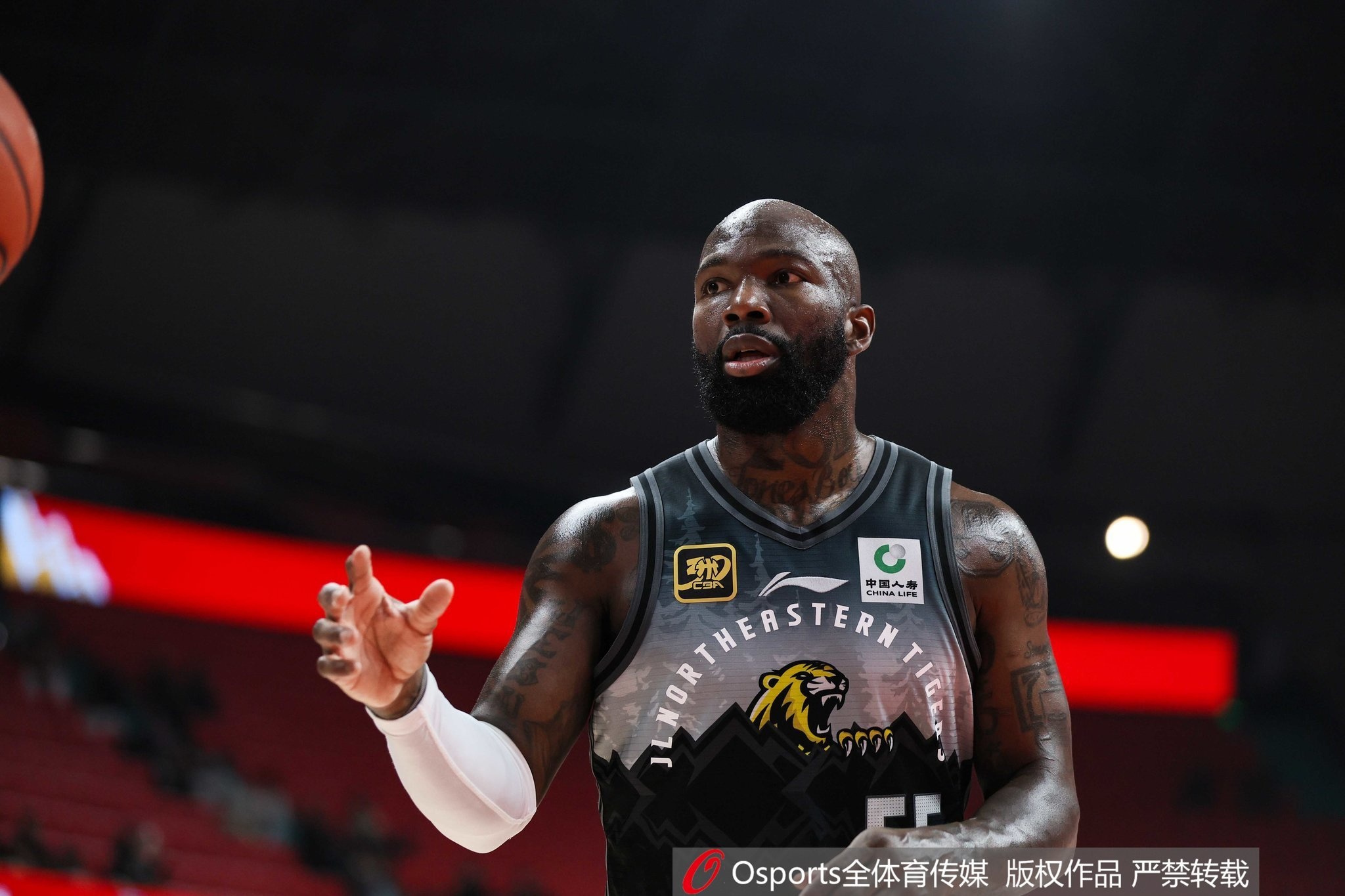 24-25CBA常规赛得分榜:吉林琼斯30.2分居首 布朗韦瑟斯庞列二三